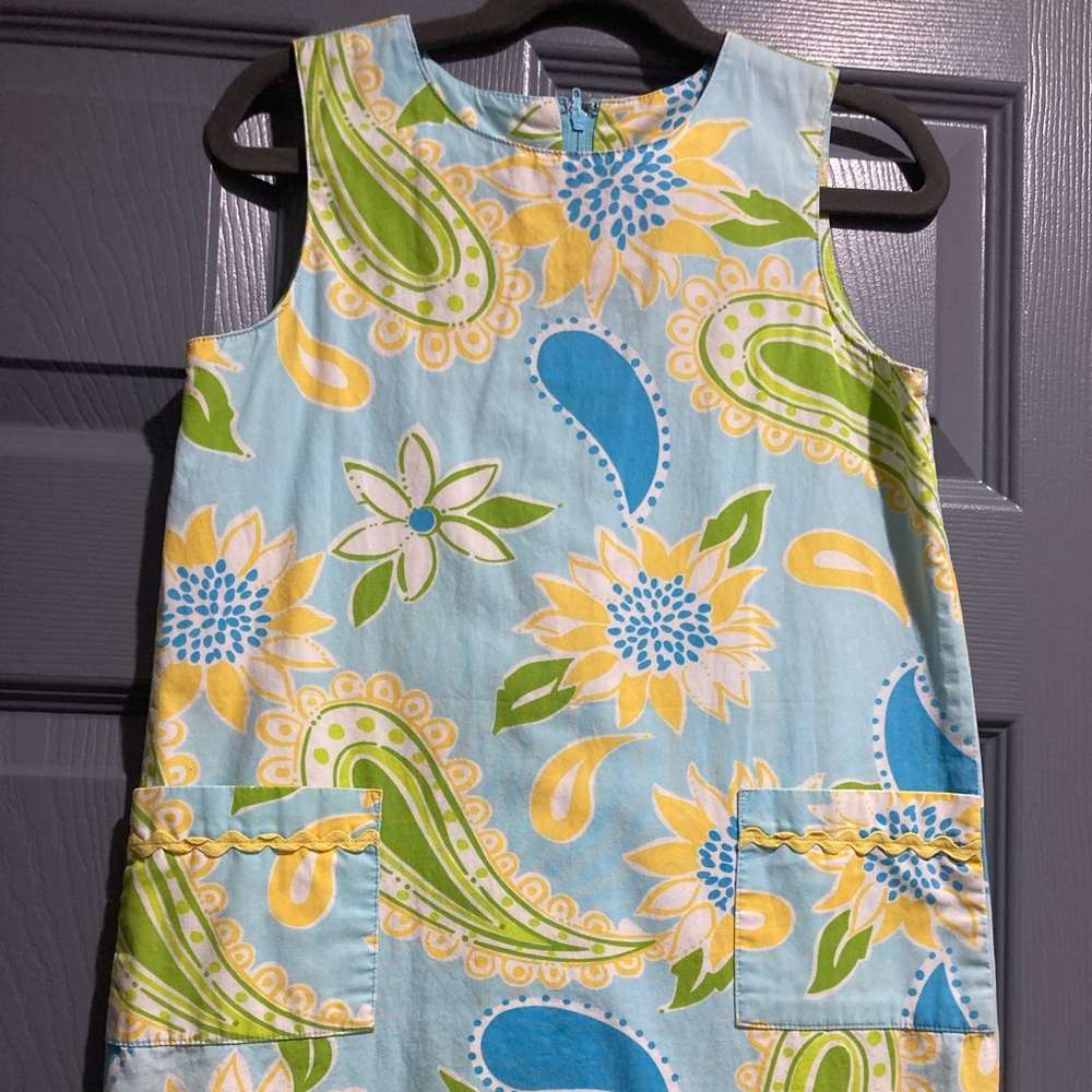 Beautiful Lily Pulitzer dress.